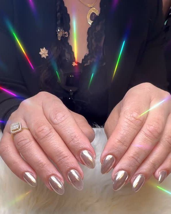 Naglar med spegelblank silver chrome